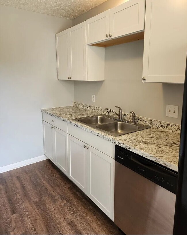Kitchen - 3392 Galleria Dr