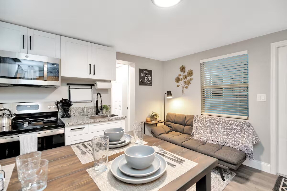 Photo - 1235 Grove St Unit B - AIRBNB