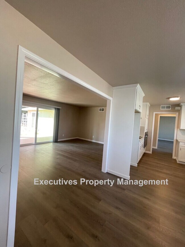 Foto del edificio - 140 Juniper Ave