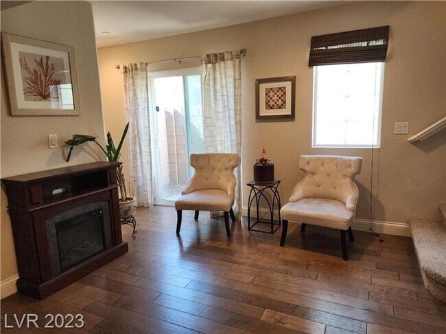 Building Photo - Former Model Home
