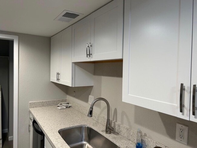 Building Photo - 5964 W Augusta Ave