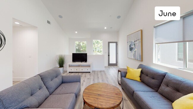 Building Photo - 564312 Auckland Avenue