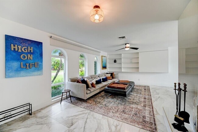 Foto del edificio - 3811 NE 34th Ave