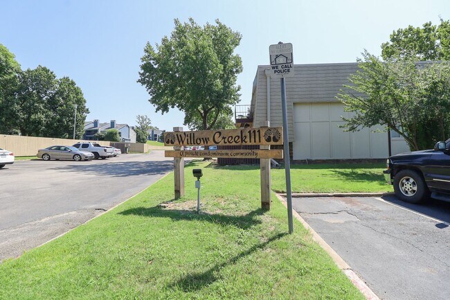 Building Photo - 2 Bed | 2 Bath in Central Tulsa!