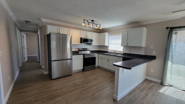 Building Photo - 2000 White Ave