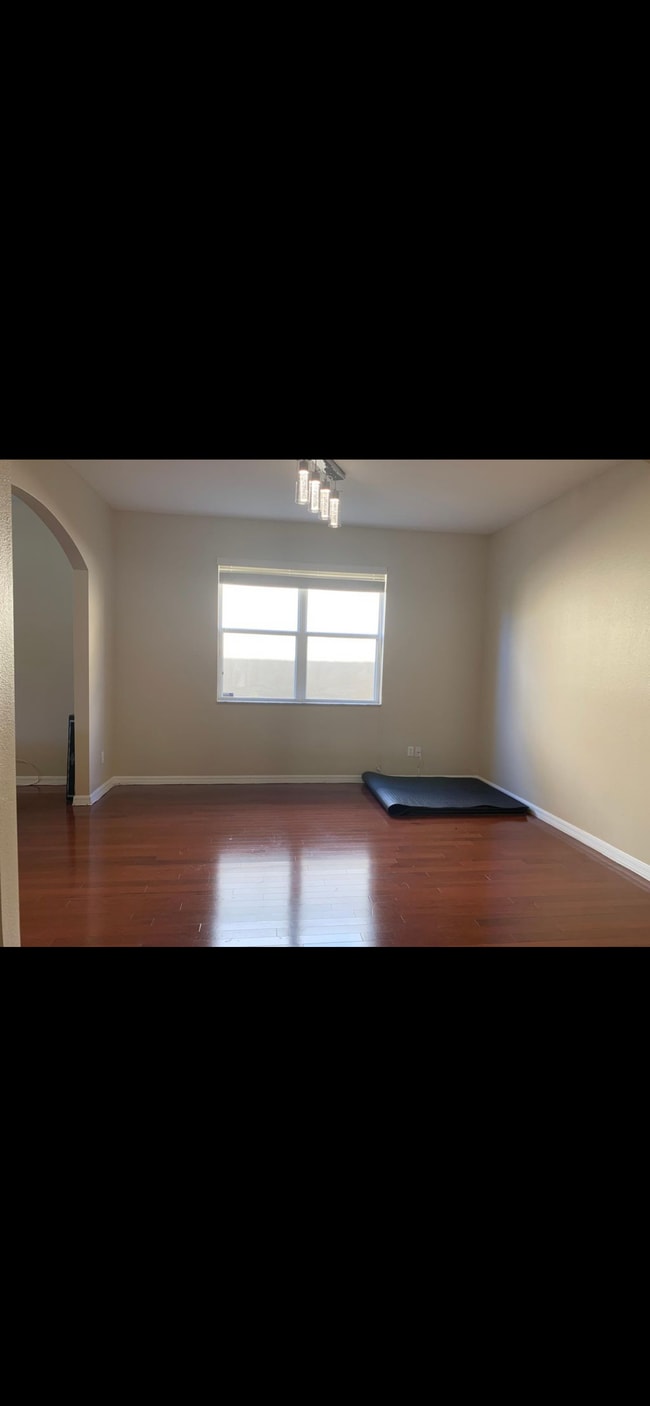 Building Photo - 652 Legacy Park Dr