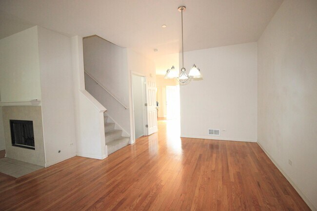 Foto del edificio - 365 Bradbury Ln