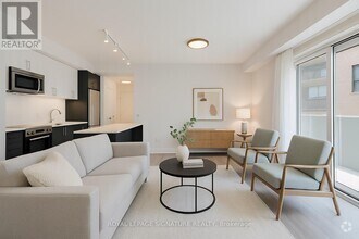 Building Photo - 2525-2525 Bathurst St