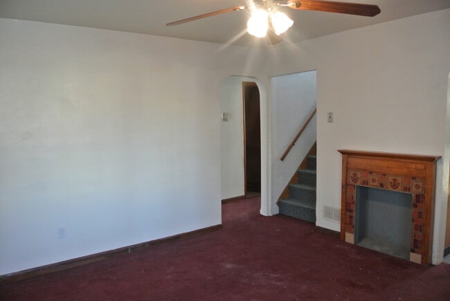 Building Photo - 4 Bedroom House!