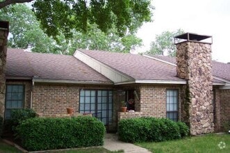 Building Photo - 1507 Cherrycrest Ln