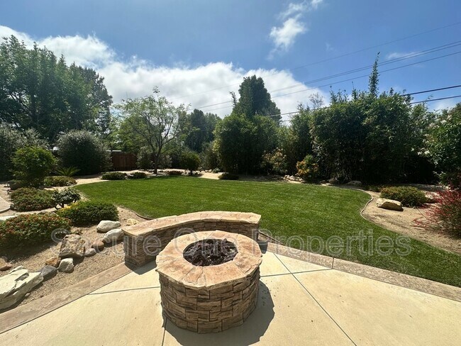 Foto del edificio - 1695 Berkshire Dr