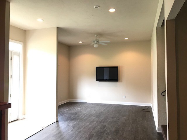 Foto del edificio - 323 W Walnut St