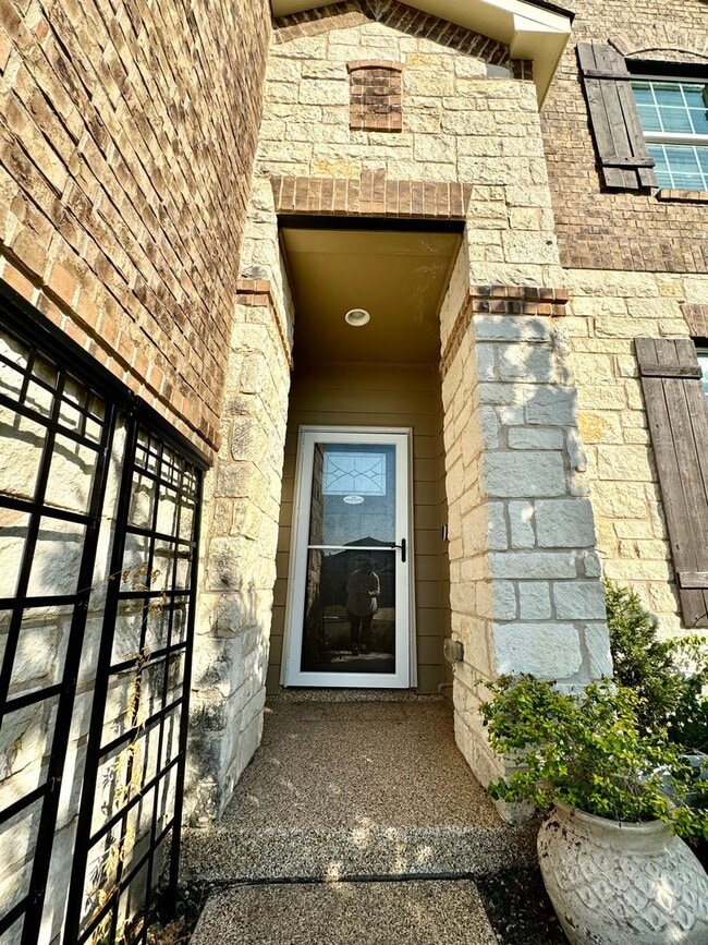 Foto del edificio - AVAILABLE SOON!