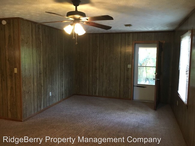 Building Photo - 511-5Z2 Chateau Dr SE
