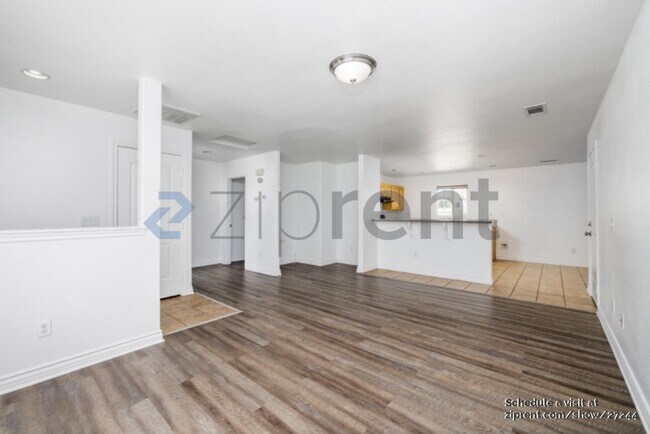 Foto del edificio - 16201 Viho Rd