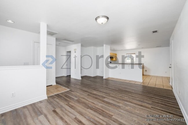 Building Photo - Unit 1