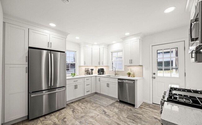 Building Photo - 228 Church St