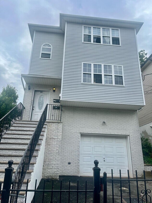 Primary Photo - 46 Chester Ave