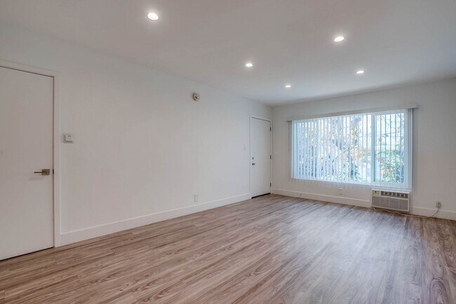 Foto del edificio - 4037 W 28th St