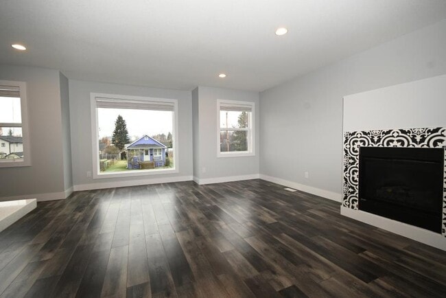 Building Photo - 3 bedroom in Prince George BC V2L 3R5