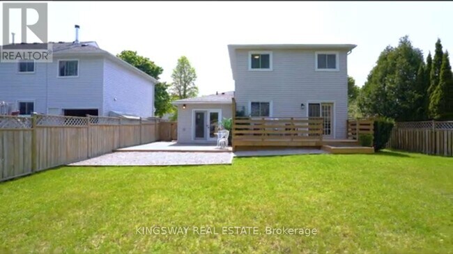 Photo du bâtiment - 945-945 Vance Crescent