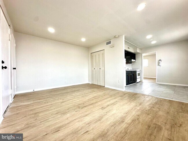 Foto del edificio - 4401 Sheffield Ave