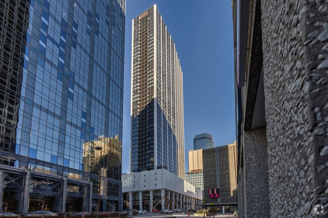 Building Photo - National