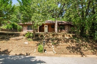 Building Photo - 3001 Jennifer Ave