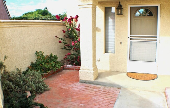 Foto del edificio - 76574 Sheba Way