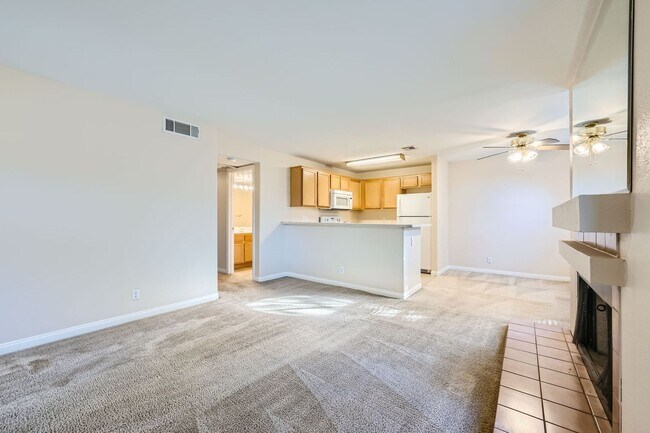 Building Photo - 2nd Floor Condo in a Gated Southeast Commu...