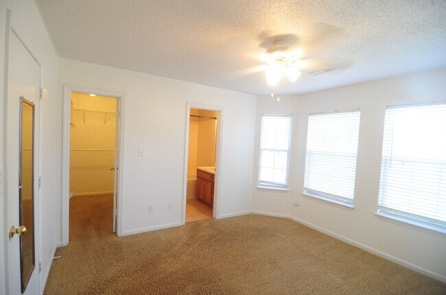 Foto del edificio - 104 Postwood Ct