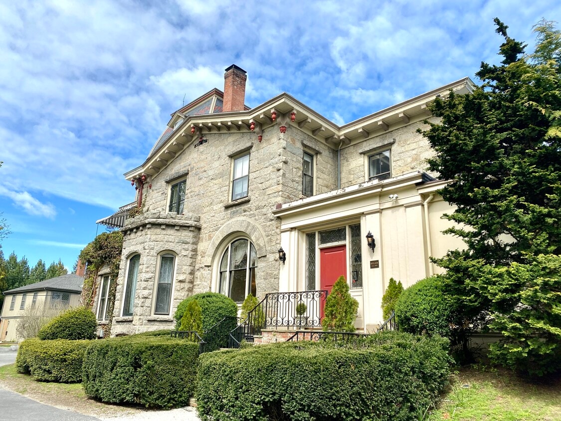 Primary Photo - 50 Old Beach Rd