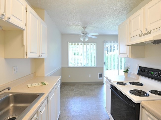 Kitchen - Hamilton Park Apartments