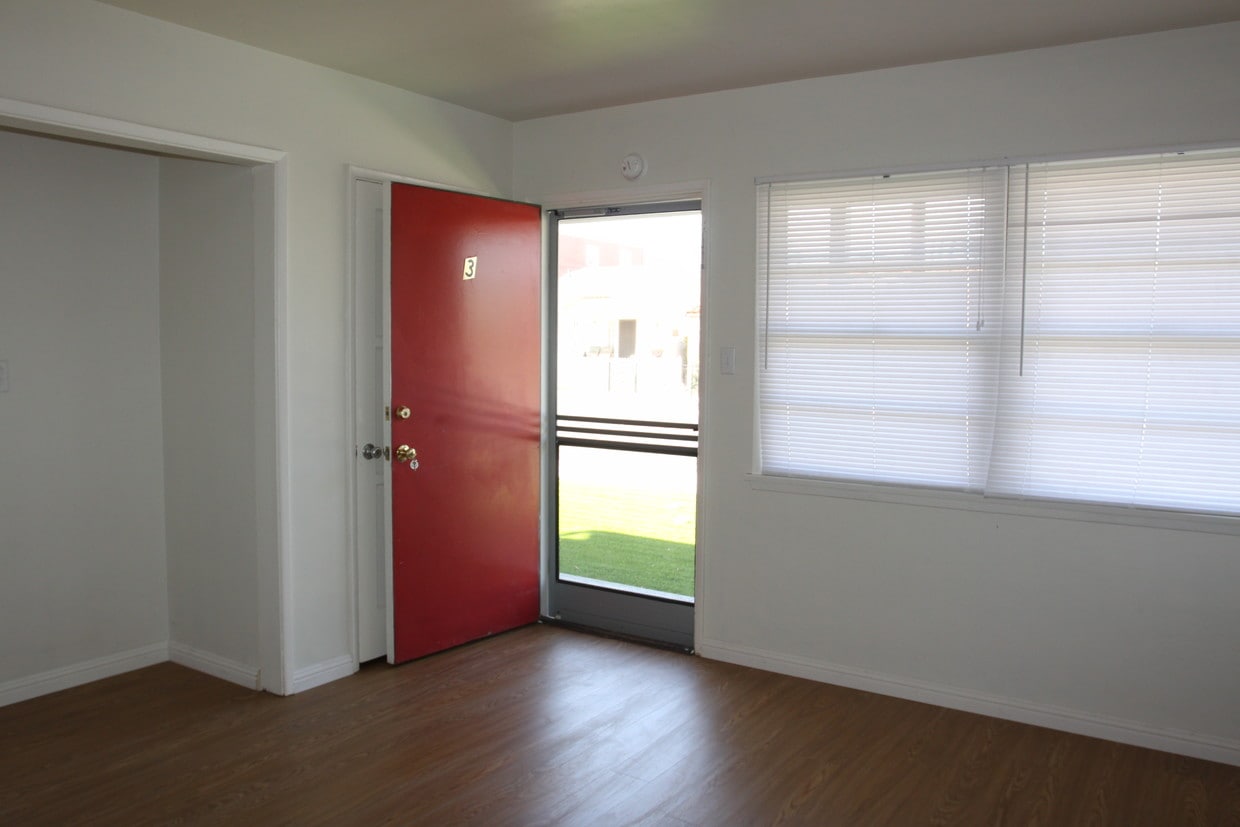 Primary Photo - 4130 E 10th St
