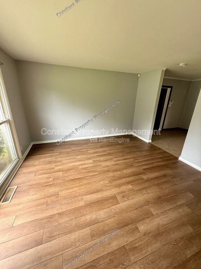 Building Photo - 3343 Ohara Dr S