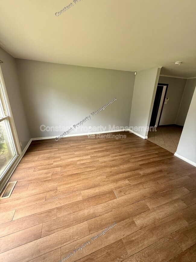 Foto del edificio - 3343 Ohara Dr S