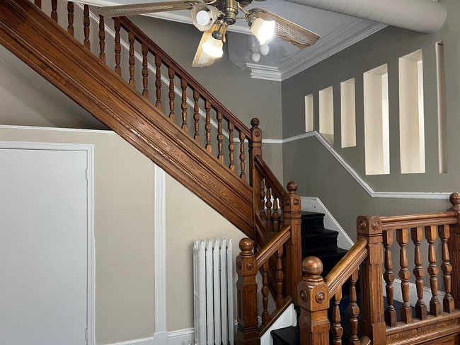 Building Photo - 2 W 21st St