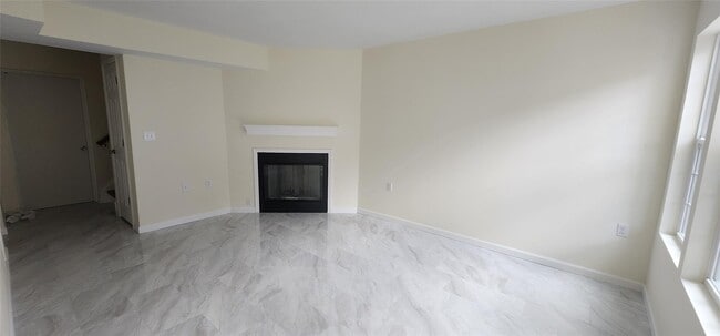 Building Photo - 1417 Whispering Hills Dr