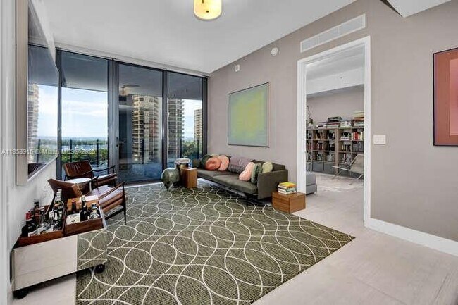Building Photo - 2831 S Bayshore Dr