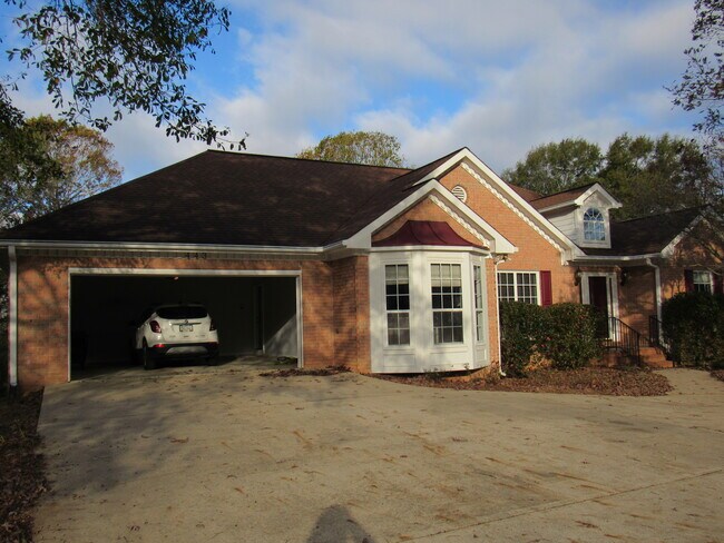 Building Photo - 443 Greystone Ln