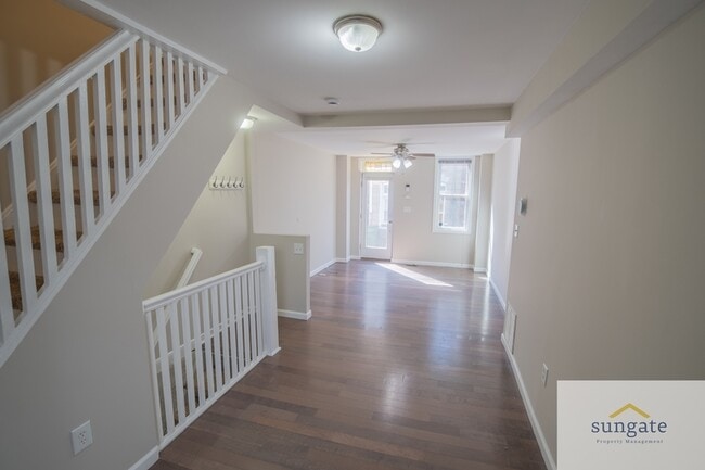 Building Photo - 411 S Madeira St