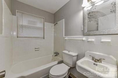 Foto del edificio - 3458 Washburn Ave