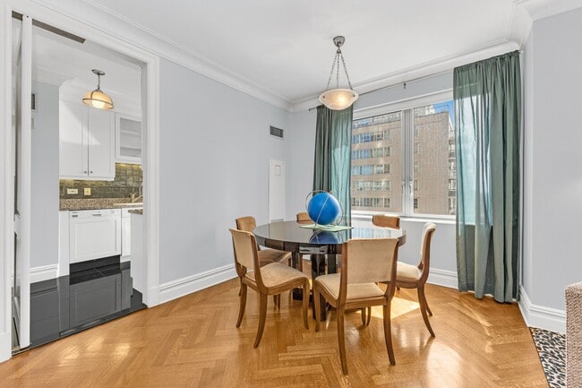 Building Photo - 181 E 65th St