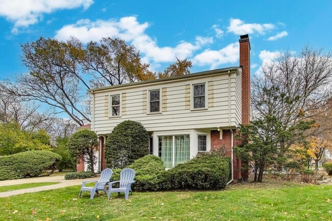 Building Photo - 4350 Bobolink Terrace