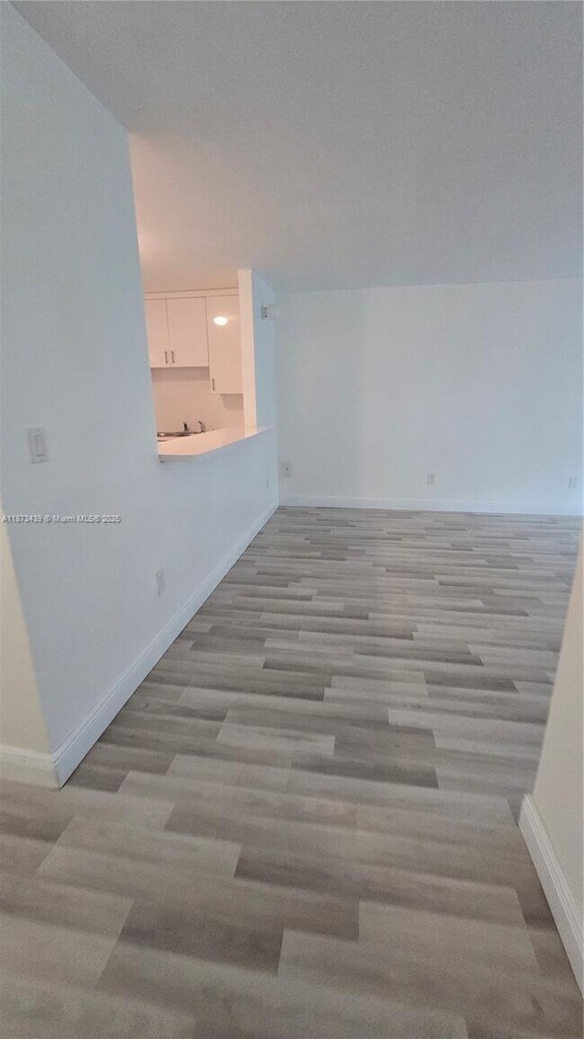 Foto del edificio - 14820 Naranja Lakes Blvd