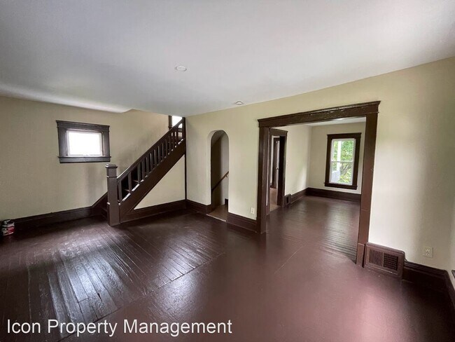Building Photo - 3 br, 1 bath House - 40 WGlenwood Ave
