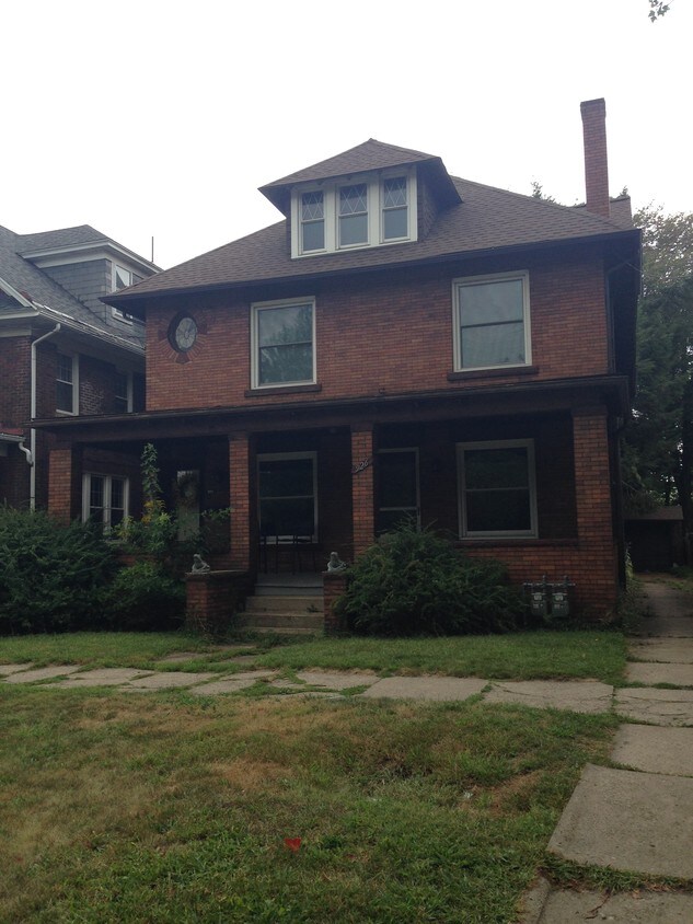 Primary Photo - 926 W 6th St
