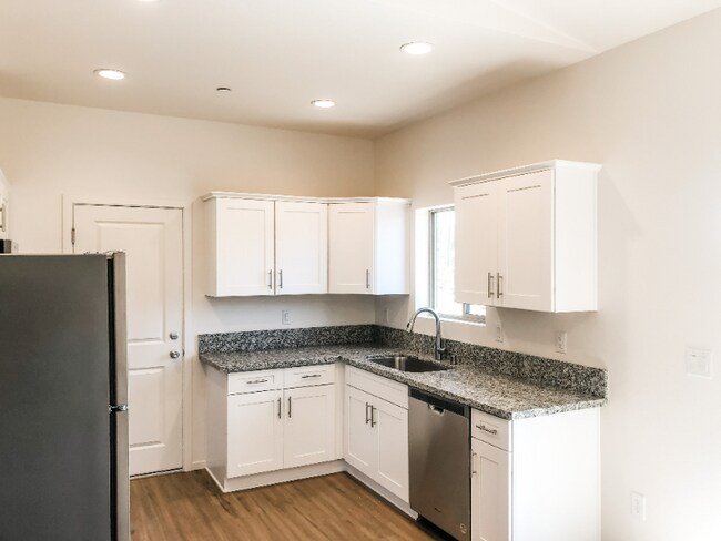 Foto del edificio - 6020 Peck Ln