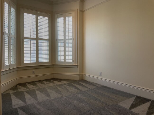 Building Photo - 1 Bed + Office/Living, 1 Bath - Noe Bernal...