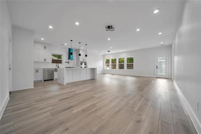 Building Photo - 2230 Garden Dr